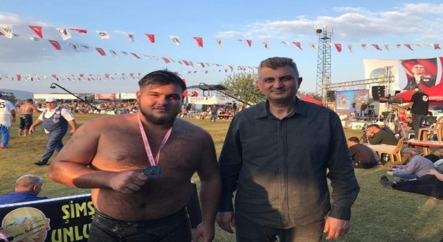 Gölcüklü pehlivan Elmalı güreşlerinde finale kalmaya hak kazandı