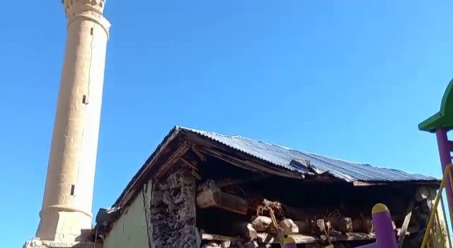 Gölede depremin yıkımı günün ilk ışıkları ile ortaya çıktı