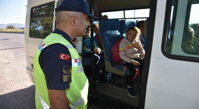 Gönende öğrenci servisleri denetlendi