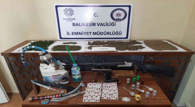 Gönende uyuşturucu ve kaçakçılık operasyonu