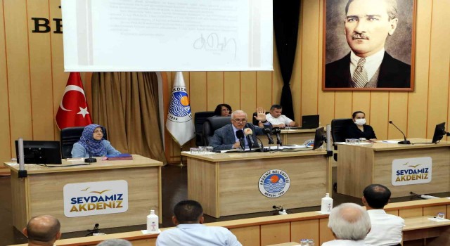Başkan Mustafa Gültak, CHP ve HDP'li meclis üyelerini halka şikayet etti