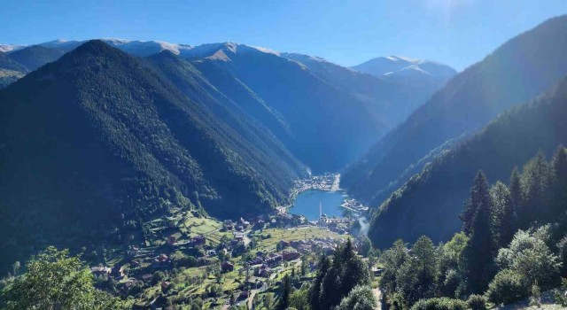 Güneş açtı, karlı zirveler ortaya çıktı