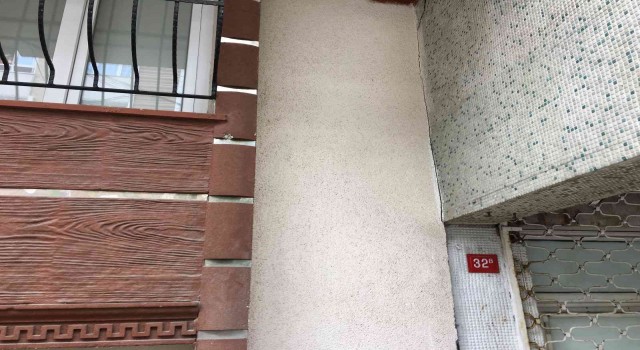 Güngörende boşaltılan bina ve çevresinde 12 saat geçmesine rağmen tedbir alınmadı