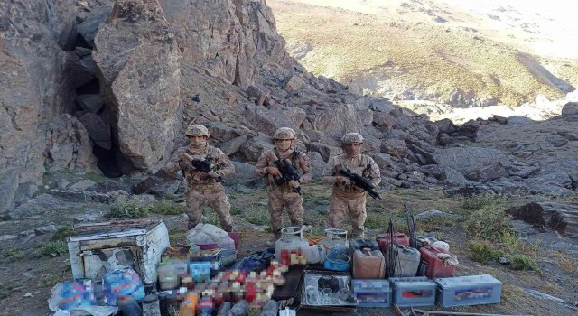 Gürpınarda PKKya ait yaşam malzemeleri ele geçirildi