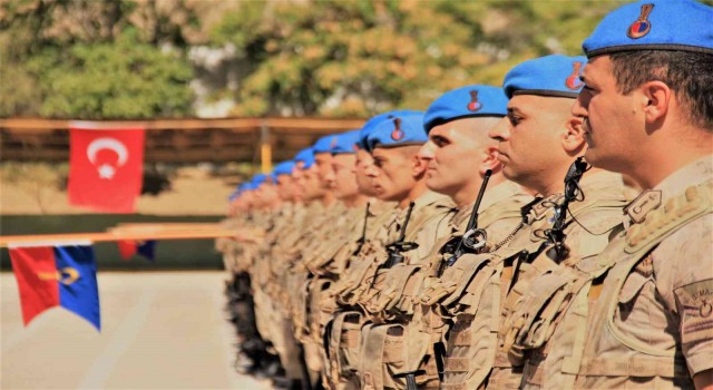 Gurur ve hüzün bir arada: Komandolar Suriyeye uğurlandı