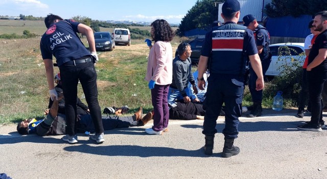 Hafif ticari araç ile otomobil çarpıştı: 3 yaralı