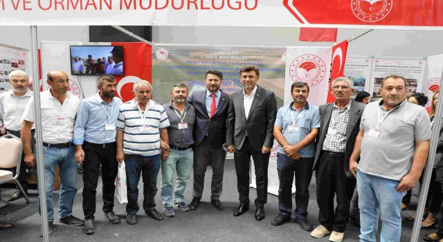 Hak sahibi çiftçiler tarım fuarında tapularına kavuştu