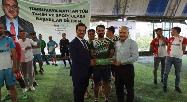 Hakkaride mahalleler arası futbol turnuvası sona erdi