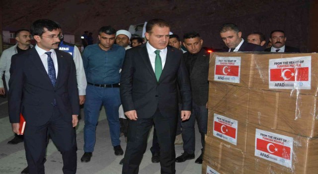 Hakkariden Pakistana yardım tırı