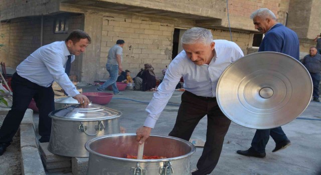 Hakkarili kadınlar salça üretimine başladı