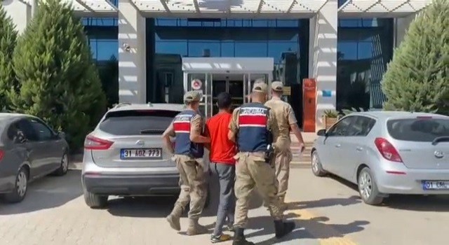 Hatayda göçmen kaçakçılığı yapan şüpheli tutuklandı