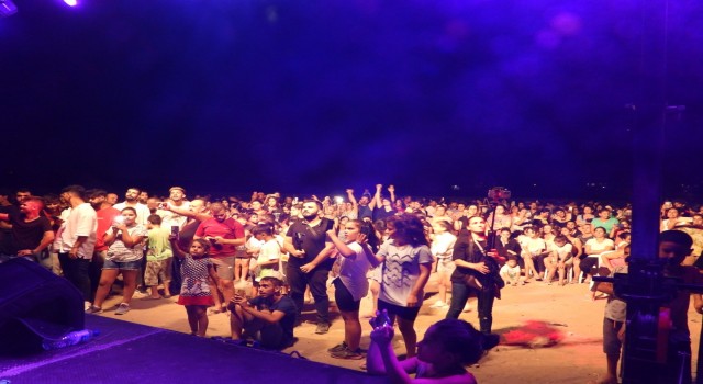 Hatayda Halkımız mutlu olsun sloganıyla konser düzenlendi