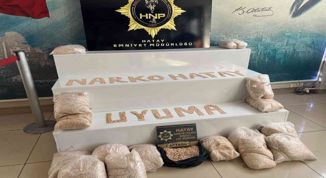 Hatayda polisten kaçan araçtan 450 bin adet uyuşturucu hap ele geçirildi