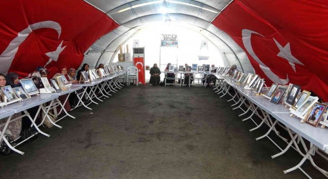 HDP ve PKK mağduru ailelerin evlat nöbeti bin 99uncu gününde