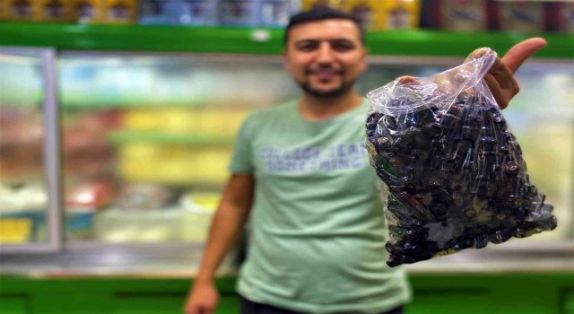 Hem eli hem gözü terazi gibi çalışıyor
