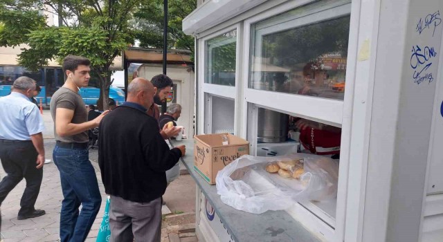 Her sabah dağıtılan çorbalar Sincanlıların içini ısıtıyor