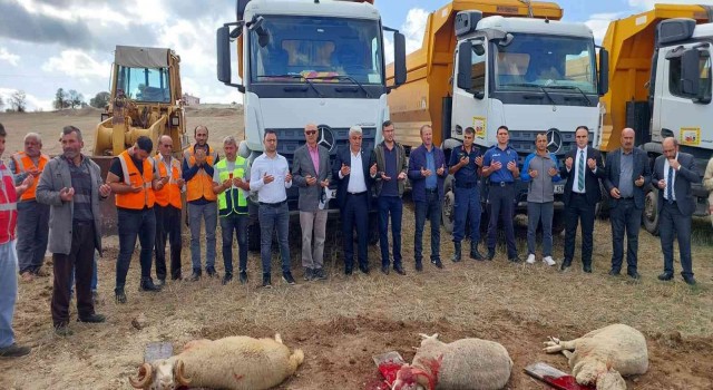 Hisarcık-Gediz yoluna ilk kazma vuruldu