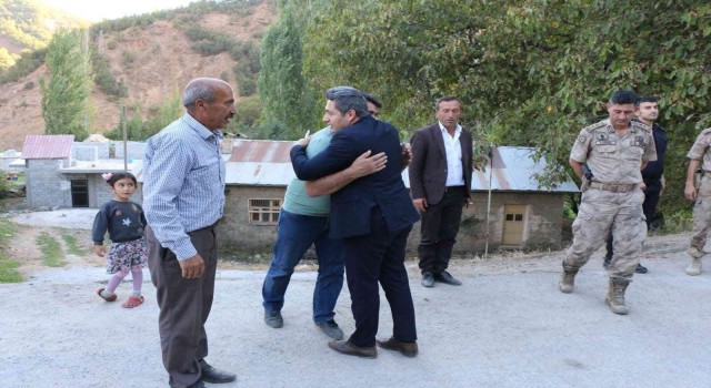 Hizan Kaymakamı Özçelik, operasyonda yaralanan güvenlik korucusunu ziyaret etti