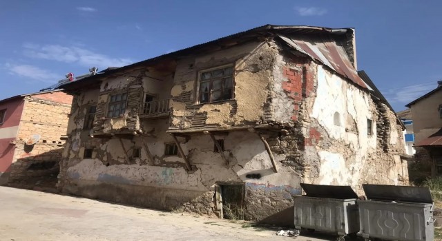 Hozattaki tarihi evlerin tescili için başvuru yapılacak