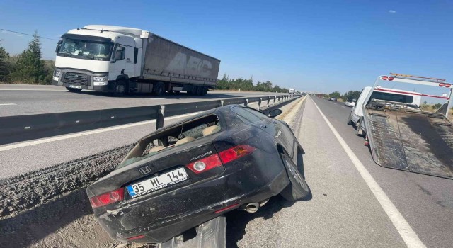 Hurdaya dönen otomobilde kazayı şans eseri yara almadan atlattı