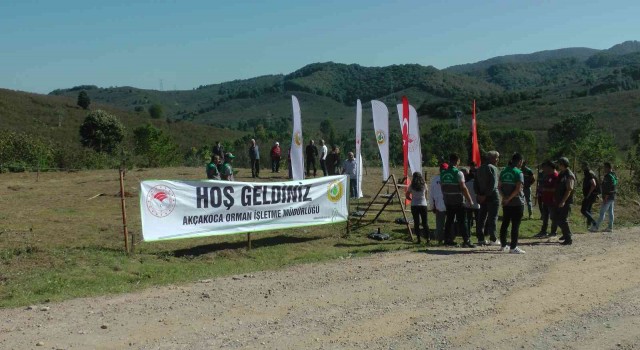 Huzurevinin çınarları, fidanları toprakla buluşturdu