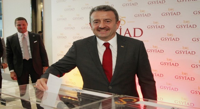 İbrahim Hatipoğlu: Kulübümüzle birlikte güzel projeler gerçekleştirmek için yönetim kurulu olarak hazırız