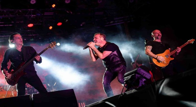 İEF Çim Konserlerinde finali Haluk Levent yaptı