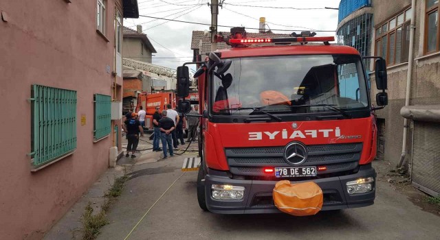 İki katlı müstakil evde çıkan yangın söndürüldü