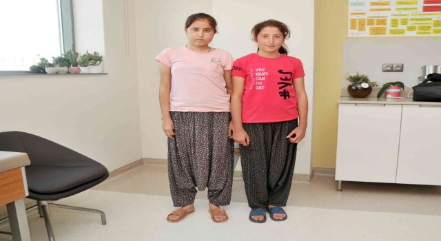 İkiz kardeşler ölümcül hastalığı birlikte yendi