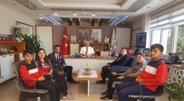 İl Milli Eğitim Müdürü Okumuş Aydının gururu öğrencileri ödüllendirdi