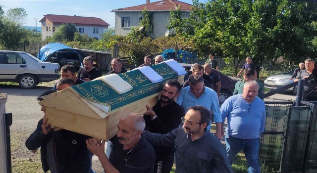 Ilgaz Dağına tırmanırken hayatını kaybeden öğretmen son yolculuğuna uğurlandı