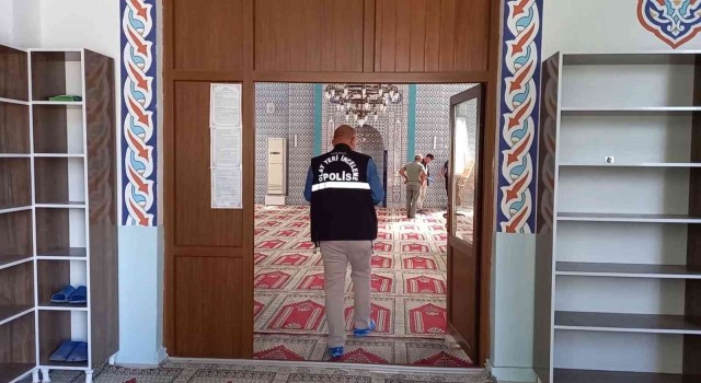 İmam, eski eniştesi tarafından camide vuruldu