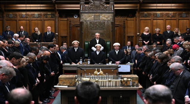 İngiltere Parlamentosunda Kraliçe II. Elizabeth için özel oturum