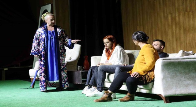 İpekyolu Belediyesinden “Heba” adlı tiyatro gösterisi