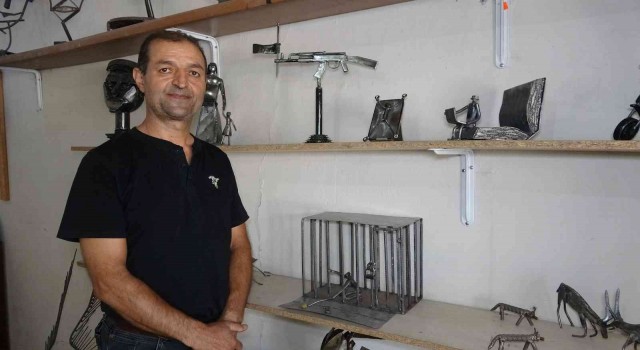 İranlı heykeltıraş, hurda malzemeyle teknoloji bağımlılığına dikkat çekti