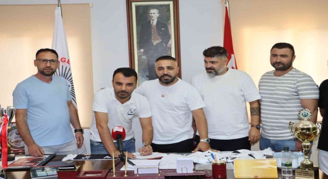 İş adamı Eviz, 6. Kez Kuşadasıspora ana sponsor oldu