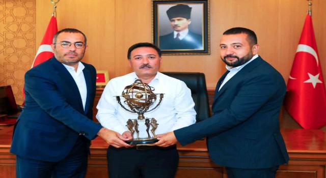 İşadamı Demirel ve Akgülden Vali Çiçeke ziyaret