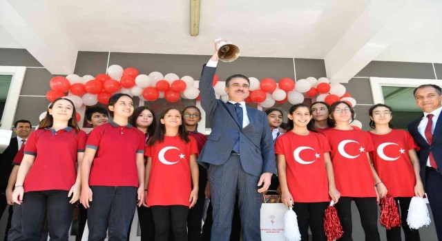 Ispartada ilk ders zili çaldı