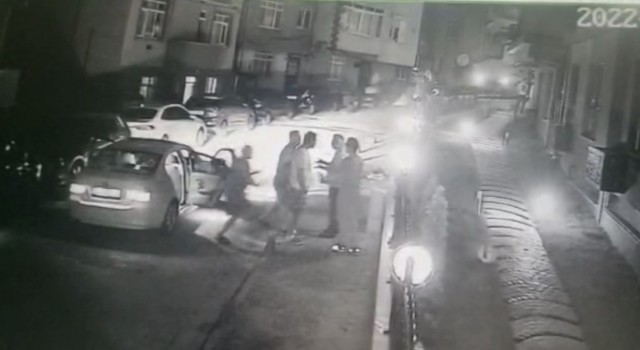 İstanbulda baba ve oğluna “duba” dayağı kamerada
