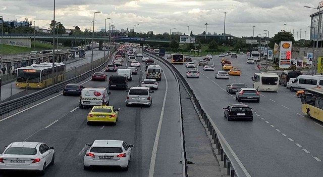 İstanbulda eğitimin döneminin başlamasıyla birlikte trafikte yoğunluk oluştu