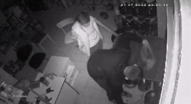 İstanbulda ilginç hırsızlık kamerada: Piknik tüplerini çaldılar