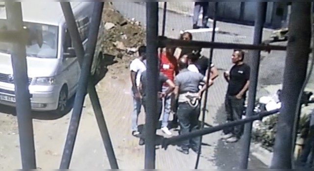 İstanbulda ortalığın karıştığı silahlı ve sopalı kavga kamerada