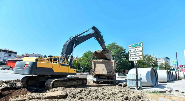 İstasyon Caddesinde 163 milyon liralık altyapı projesi sürüyor