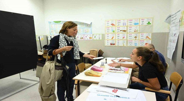 İtalyada halk, erken genel seçim için sandık başında