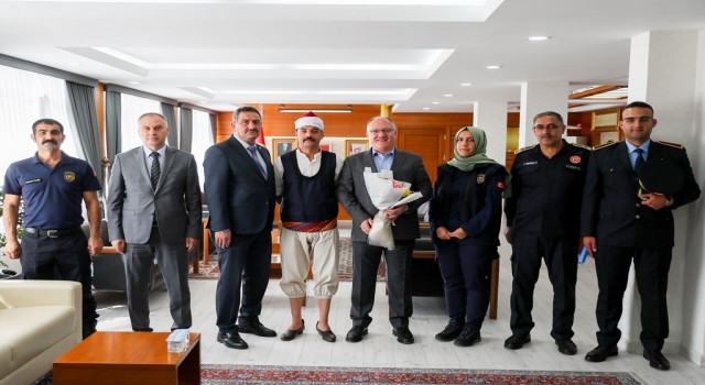 İtfaiye personeli Başkan Bilgini ziyaret etti
