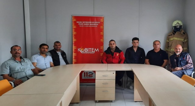 İtfaiyeciler, asansörden kurtarma eğitimi alıyor