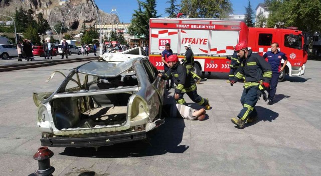 İtfaiyeciler usta oyuncuları aratmadı