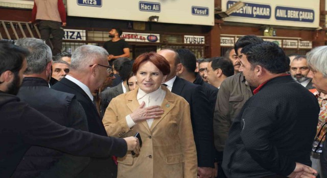 İYİ Parti Genel Başkanı Akşener, Ankarada hal esnafını ziyaret etti