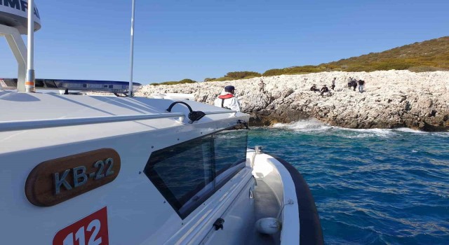 İzmir açıklarında 259 göçmen kurtarıldı, 14 göçmen de yakalandı