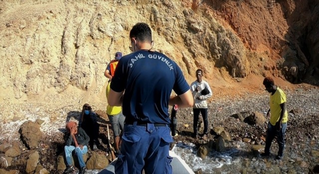 İzmir açıklarında 54 düzensiz göçmen yakalandı, 119 göçmen kurtarıldı